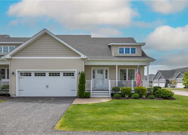 Property at 9 Thelma Ln, Middletown, RI 02842, 2 beds, 2.5 baths