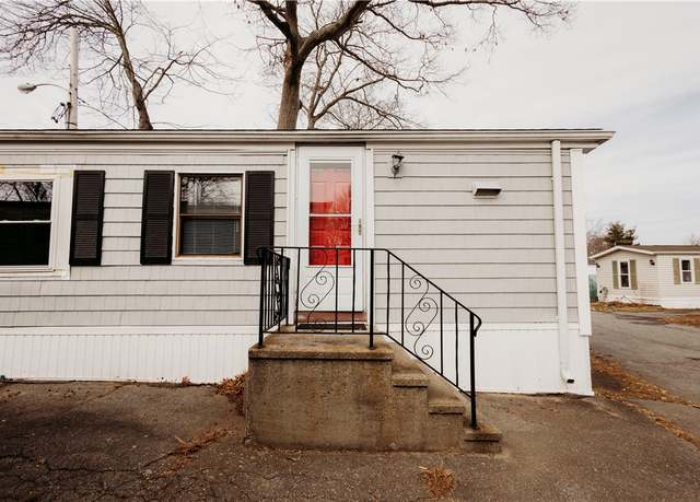 Property at 840 Forest Park Ave, Middletown, RI 02842, 1 bed, 1 bath