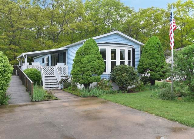 Property at 111 Holiday Ct, South Kingstown, RI 02879, 2 beds, 1.5 baths