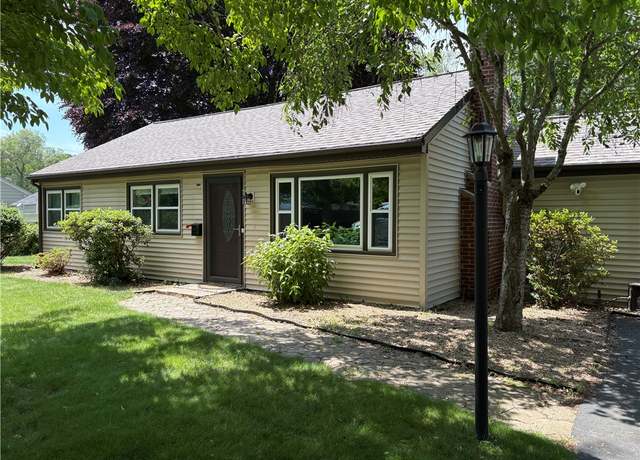 Property at 7 Hemlock Dr, Barrington, RI 02806, 3 beds, 1 bath