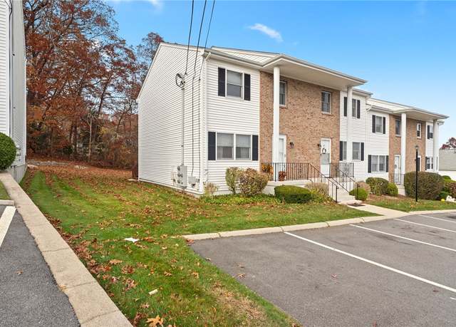 Property at 47 Scenery Ln, Johnston, RI 02919, 2 beds, 1.5 baths