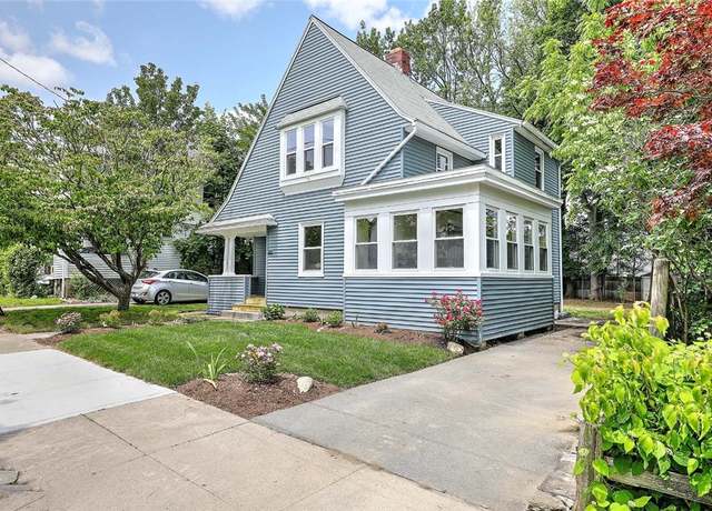 Property at 21 Glenwood Ave, Pawtucket, RI 02860, 3 beds, 1 bath