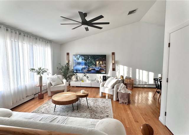 Property at 28 Washington Rd, Barrington, RI 02806, 6 beds, 3 baths