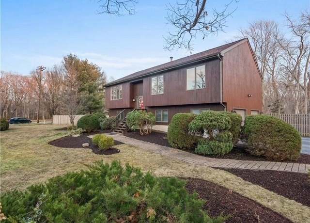 Property at 28 Washington Rd, Barrington, RI 02806, 6 beds, 3 baths