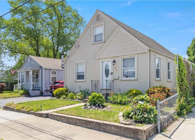 Property at 75 Crescent Ave, Cranston, RI 02910, 3 beds, 1 bath