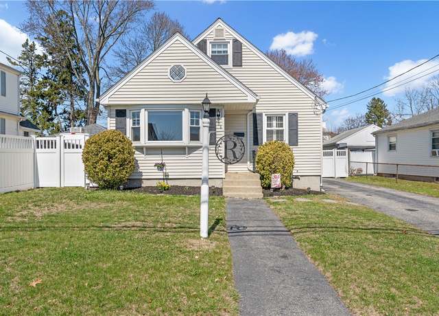 Property at 206 Vincent Ave, East Providence, RI 02914, 3 beds, 1.5 baths