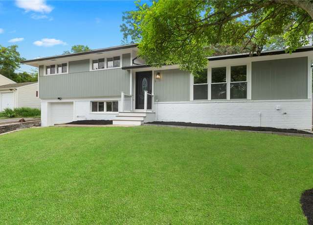 Property at 19 Cushing Rd, Warwick, RI 02888, 3 beds, 2 baths