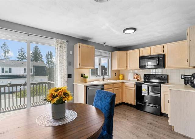 Property at 32 Sunflower Cir, North Providence, RI 02911, 2 beds, 1.5 baths