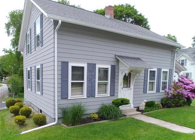 Property at 117 Farnum Pike, Smithfield, RI 02917, 4 beds, 1.5 baths