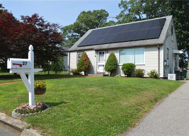 Property at 27 Observatory Rd, Warwick, RI 02888, 4 beds, 1 bath