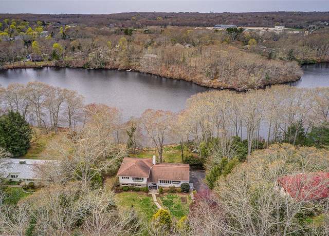Property at 174 Oakwoods Dr, South Kingstown, RI 02879, 4 beds, 3 baths