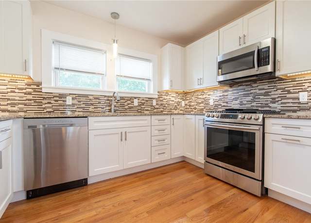 Property at 35 Bristol Ave, Pawtucket, RI 02861, 3 beds, 1 bath