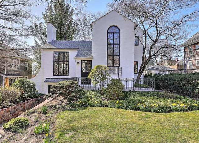 Property at 21 Laurel Ave, Providence, RI 02906, 3 beds, 1.5 baths
