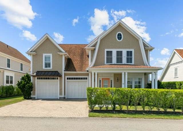 Property at 112 Newport Harbor Dr, Portsmouth, RI 02871, 4 beds, 4.5 baths