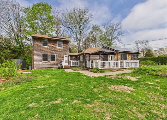 Property at 722 South Rd, South Kingstown, RI 02879, 3 beds, 1.5 baths