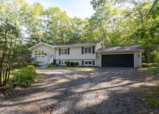Property at 38 Williams Rd, Smithfield, RI 02917, 3 beds, 2.5 baths