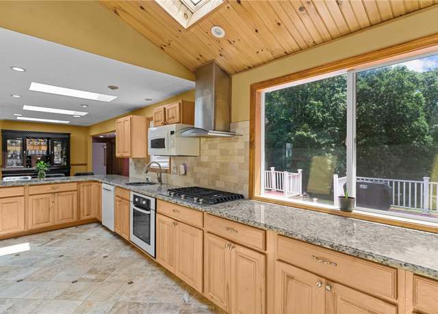 Property at 209 Bayberry Rd, Woonsocket, RI 02895, 4 beds, 2.5 baths