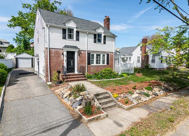 Property at 38 Brookside Dr, Cranston, RI 02910, 3 beds, 1.5 baths