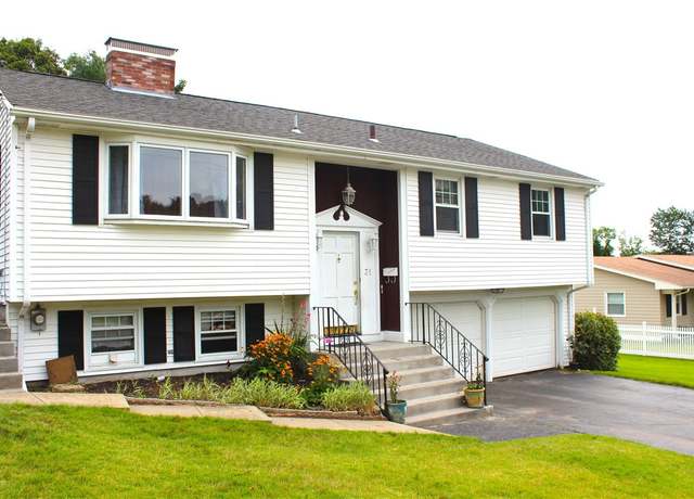 Property at 31 Barnes Ave, Johnston, RI 02919, 3 beds, 2 baths
