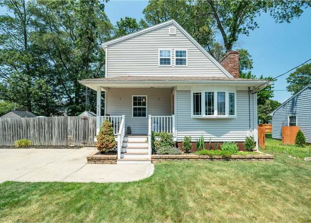 Property at 128 Colonial Ave, Cumberland, RI 02864, 3 beds, 2 baths