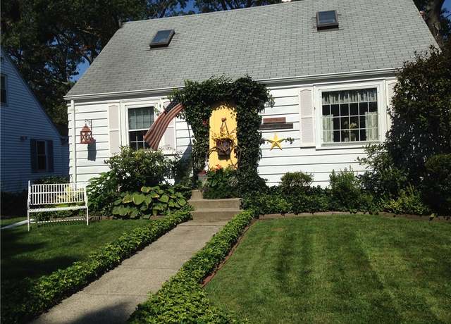 Property at 25 Haverford Rd, Warwick, RI 02886, 2 beds, 1 bath