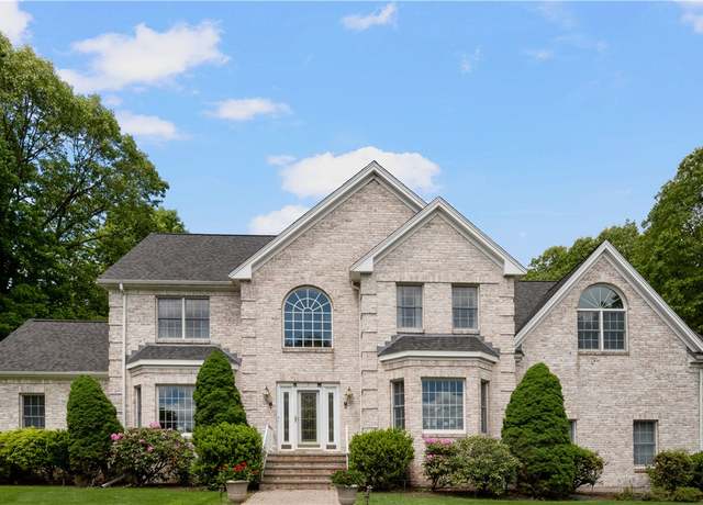 Property at 6 Paddock Dr, Lincoln, RI 02865, 5 beds, 3.5 baths