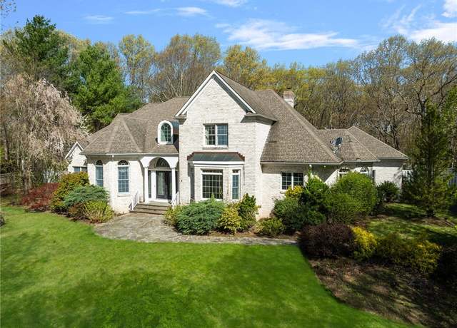 Property at 4 Christopher Dr, Lincoln, RI 02865, 5 beds, 3.5 baths
