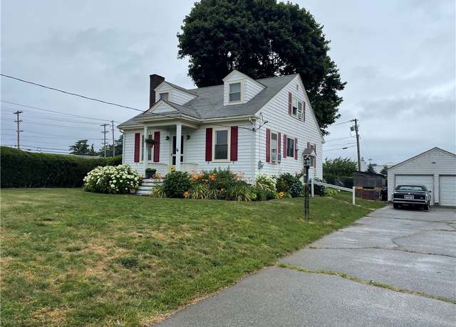 Property at 14 Forest Ave, Middletown, RI 02842, 5 beds, 1 bath