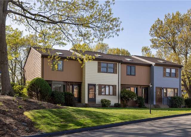 Property at 275 Grotto Ave #15, Pawtucket, RI 02860, 2 beds, 1.5 baths