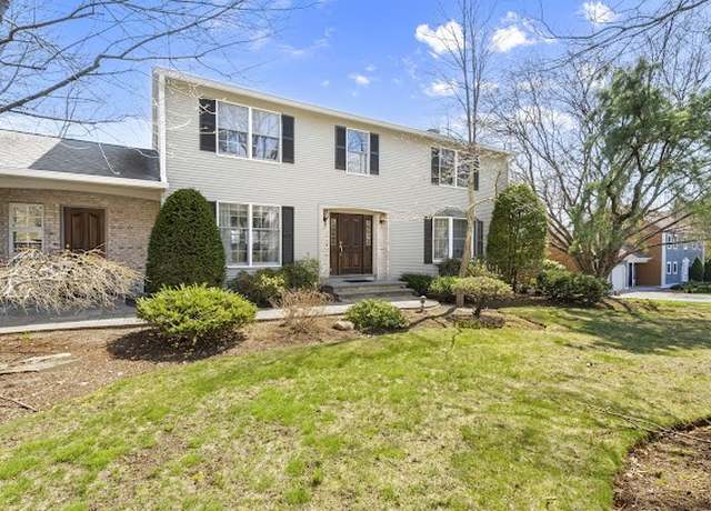 Property at 61 Kimberly Ln, Cranston, RI 02921, 4 beds, 3.5 baths