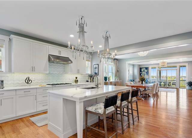 Property at 171 Leeshore Ln, Tiverton, RI 02878, 2 beds, 2.5 baths
