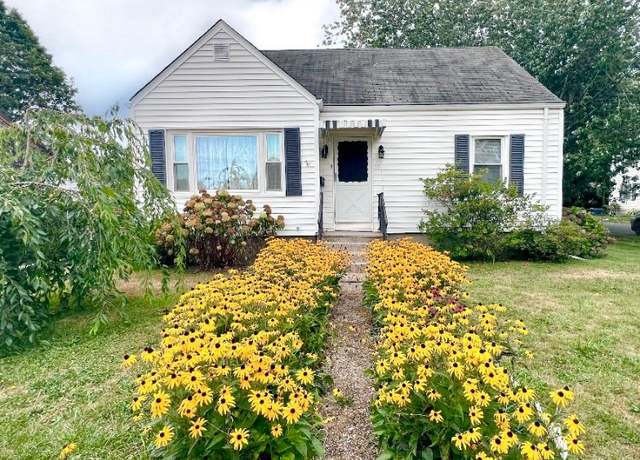 Property at 86 Maple Ave, Middletown, RI 02842, 4 beds, 1 bath