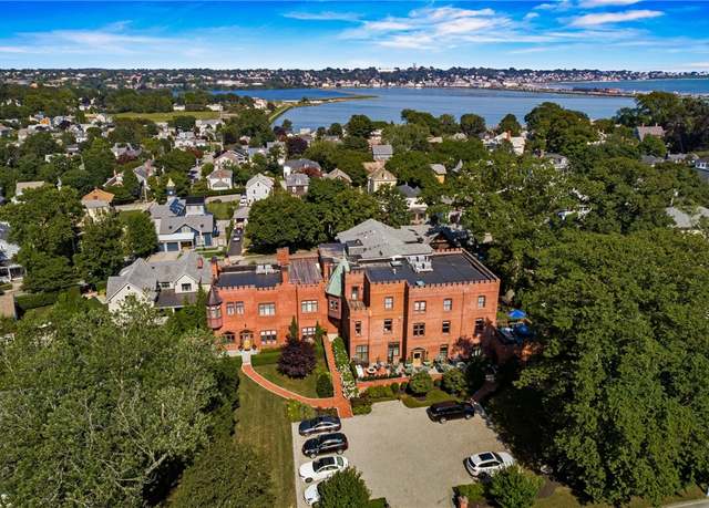 Property at 78 Rhode Island Ave #4, Newport, RI 02840, 2 beds, 2.5 baths