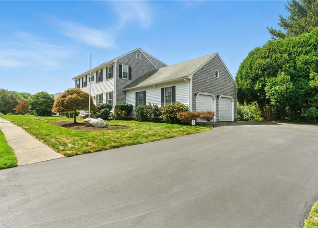 Property at 71 Paddock Dr, Warwick, RI 02886, 3 beds, 2 baths
