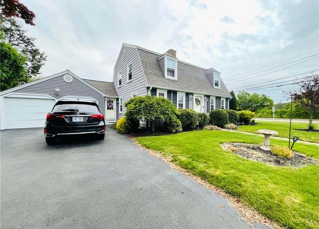 Property at 5 Anawan Rd, Pawtucket, RI 02861, 3 beds, 1.5 baths