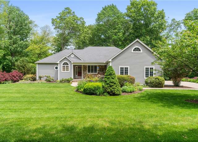 Property at 207 Lake St, Seekonk, MA 02771, 2 beds, 2.5 baths