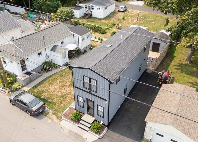 Property at 230 Cedar Ave, Portsmouth, RI 02871, 2 beds, 1 bath