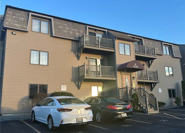 Property at 33 Village Ct #33, West Warwick, RI 02893, 2 beds, 1 bath