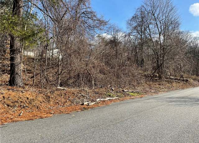 Property at 27 Oxford Rd, Cumberland, RI 02864