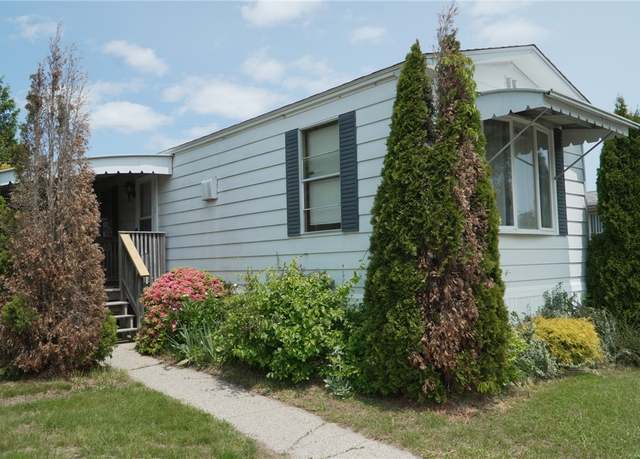 Property at 15 Donna Dr, Portsmouth, RI 02871, 2 beds, 1 bath