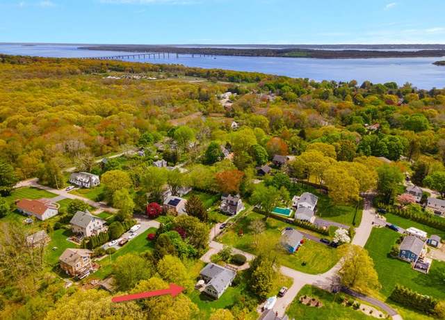 Property at 51 Rose Hill Rd, North Kingstown, RI 02874, 2 beds, 1 bath