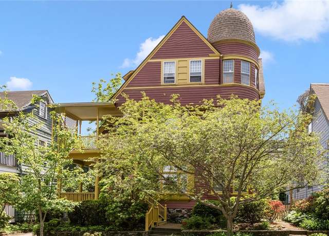 Property at 17 Creighton St, Providence, RI 02906, 7 beds, 2.5 baths
