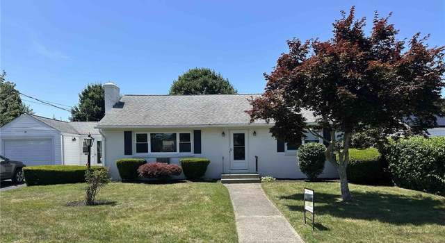 Photo of 270 Poplar Dr, Cranston, RI 02920