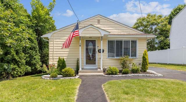 Photo of 104 Harrington Ave, Warwick, RI 02888