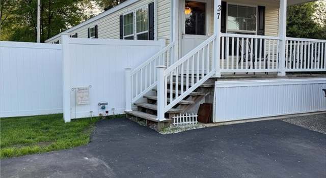 Photo of 37 Hemlock Rd, Glocester, RI 02814