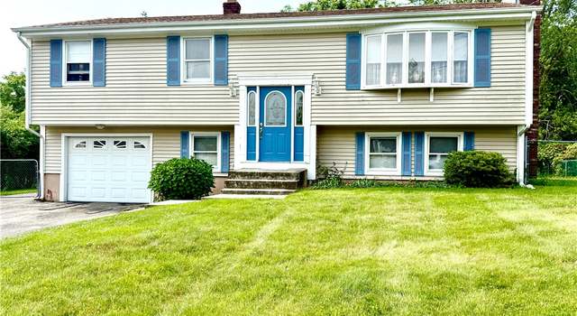 Photo of 9 Jenny Ln, Bristol, RI 02809