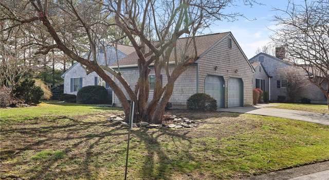 Photo of 106 Oakland Farm Rd, Portsmouth, RI 02871