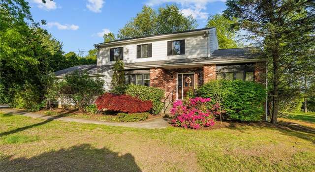 Photo of 5 Chaloner Ct, Cranston, RI 02921