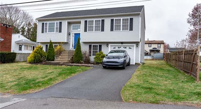Photo of 10 Flanders St, Johnston, RI 02919