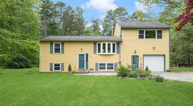 Photo of 32 Crestmont Dr, Richmond, RI 02812